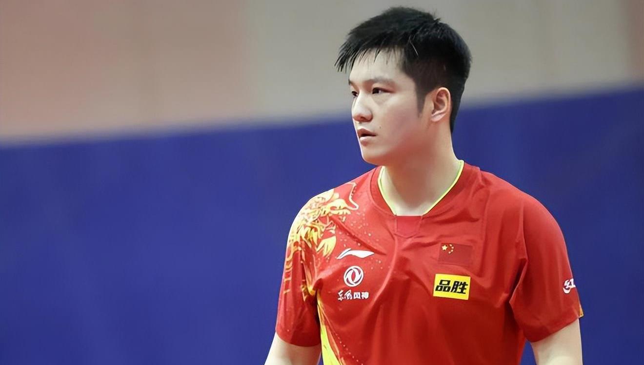 邓超|邓超曾嫌樊振东没名气,发照时将其截掉,现今主动发合照被骂惨