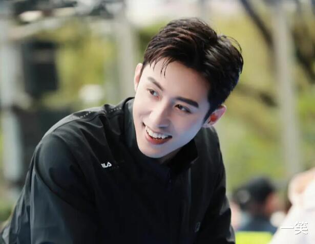 王雨馨|黄景瑜登上热搜,王雨馨直播晒结婚证离婚证,两证齐全挽救陈飞宇