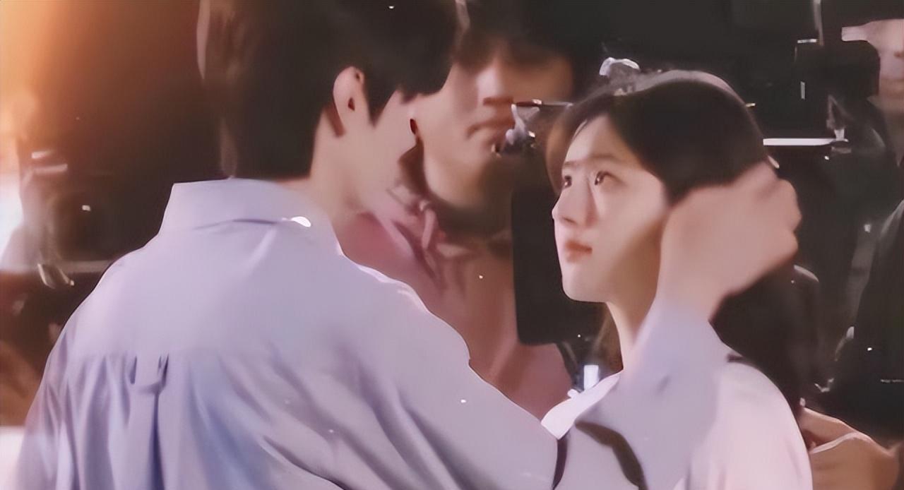 今年暑假火了两只“男狐狸”，他颜值巨高，为何人气却输给邓为？