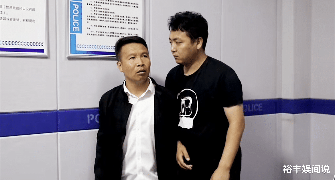 演员张浩被曝是社会人,本人开直播辟谣,透露自己职位相当于副处