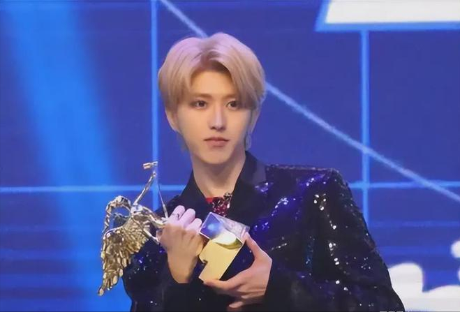 整容|明星的“倔强”叫没整容,微调我忍了,这9位方脸变小V脸真忍不了