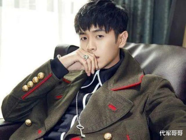 张若昀|张若昀因春晚两次上热搜!曾与父亲对簿公堂,如今娶唐艺昕生活很幸福