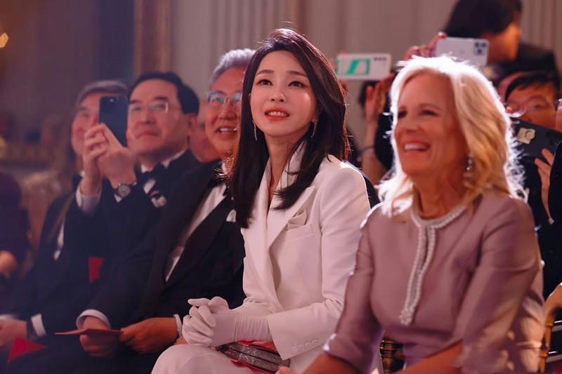 穿衣搭配 “韩国第一夫人”真的太惊艳！每套衣服穿搭都像走时尚秀，真漂亮