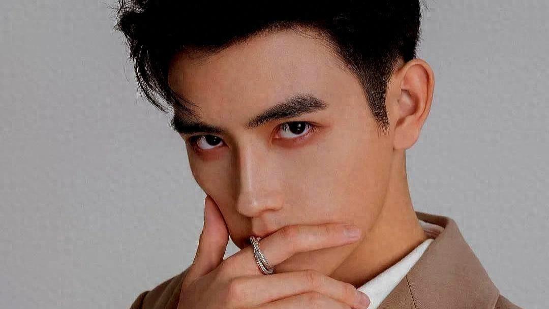 床照事件后续：女方正在办离婚，陈飞宇被爆在陈凯歌的门口跪了一天