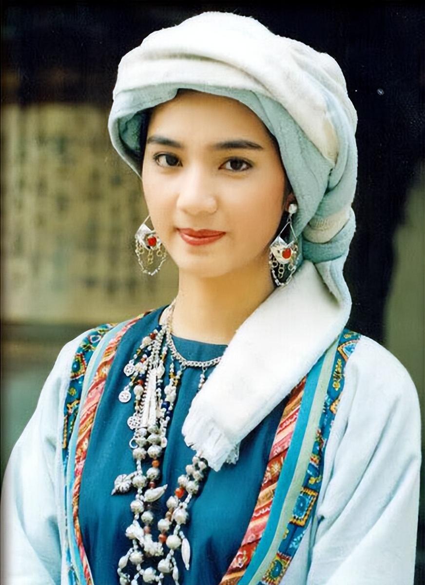 洪欣与张丹峰官宣离婚:"老妻少夫"还是没能打破离婚的魔咒 - 娱乐资讯