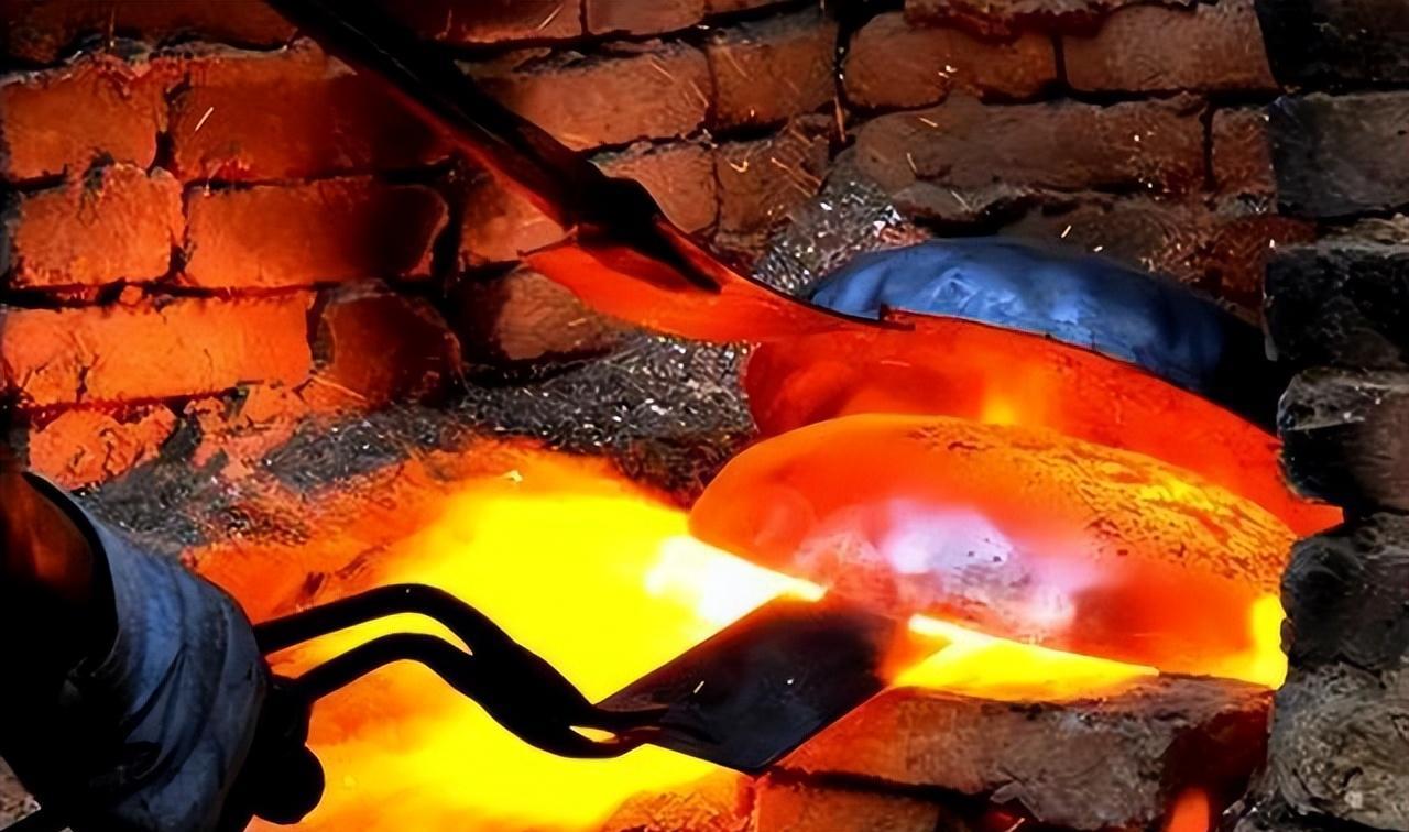 |“毒铁锅”遭央视多次曝光,把美食变成“毒药”,大家应提高警惕!