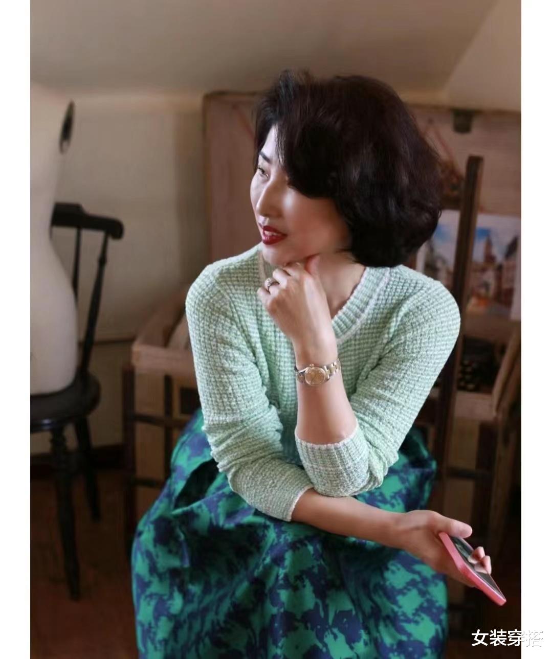 女人过了50岁剪什么发型好看?试试这7款新发型,显年轻又洋气