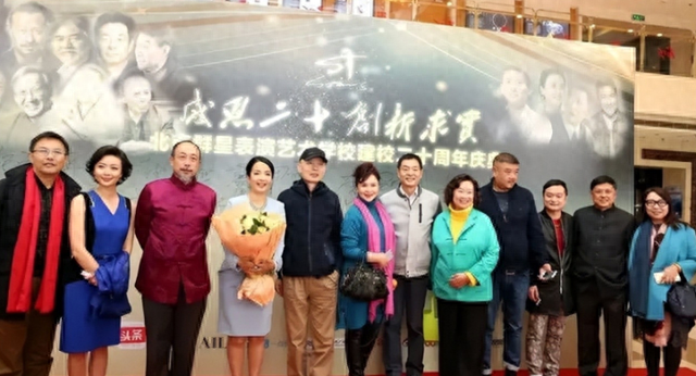 善恶终有报!63岁在美国捡垃圾的吕丽萍,已经活成了一个“笑话”