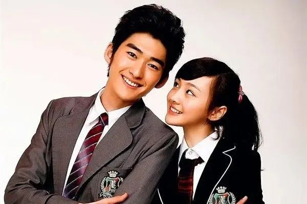 郑爽被封杀两年后,与张恒矛盾再度升级, 国外生活拮据发福变丑?