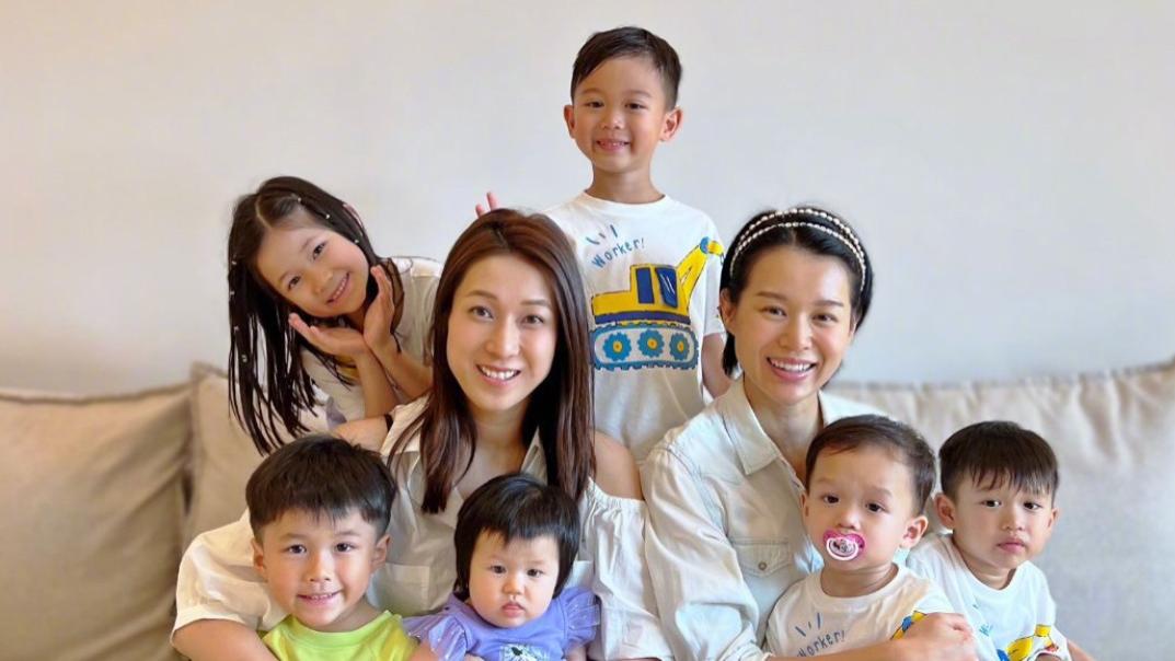 钟嘉欣|钟嘉欣回国独自带三娃聚会，胡杏儿连生三儿子后，素颜老到不敢认