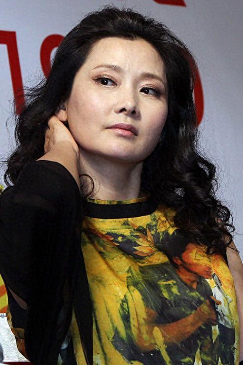 “江南美人”何赛飞:曾是邓颖超座上宾,嫁初恋33年,被宠成公主