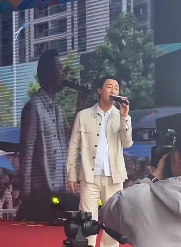 林峰妻子张馨月生照片曝光,毛孔粗大老10岁,和林峰发际线双双上移