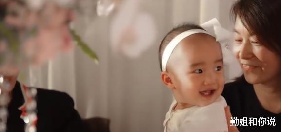 海哈金喜|李亚鹏办周岁宴,海哈金喜和继女李嫣合影曝光,同父异母姐妹同框