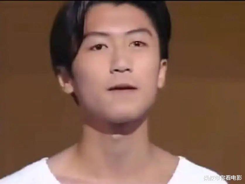 谢霆锋缴税20%退加拿大籍,却再遭质疑为了捞金,背后的真相竟是...