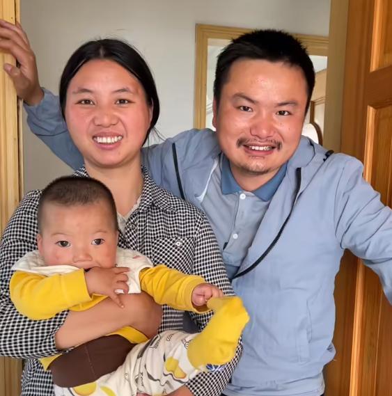 |网红“小春花”疑似怀3胎,牛爱芳态度引众怒,网友怒斥害人害己