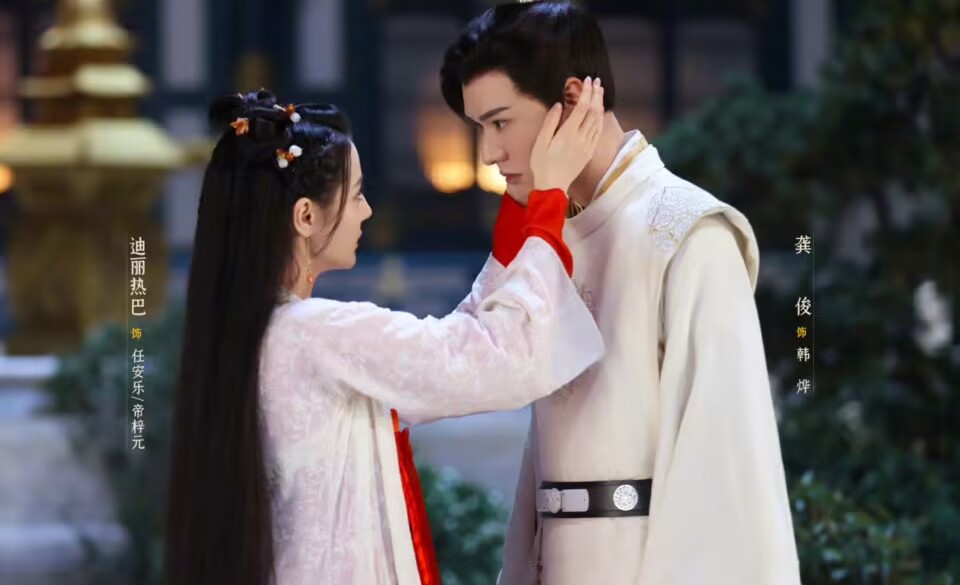 安乐传|首播7集收视两亿，五星飘屏直指8.0，实力主演出手就是爆款