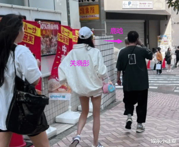 鹿晗关晓彤现身日本,她下衣失踪、大腿淤青抢镜,频赴日立场被疑