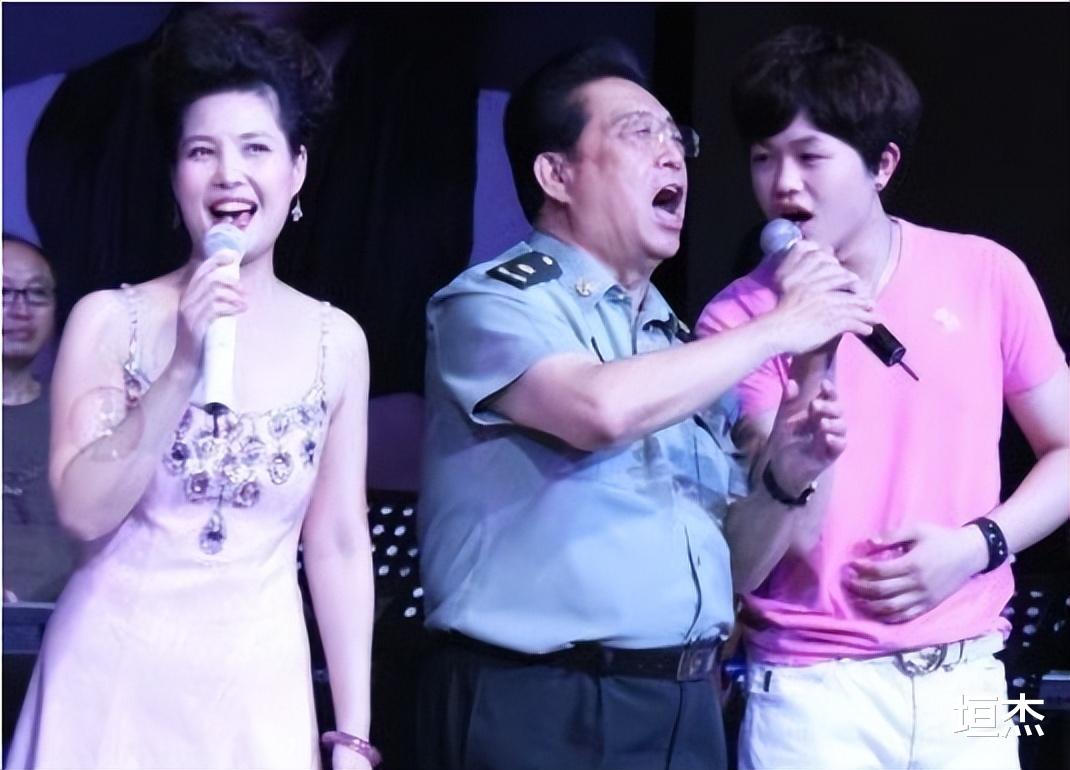 李双江|高调庆祝爱子释放,李双江的“遮羞布”,终究被一纸退休金扯下!