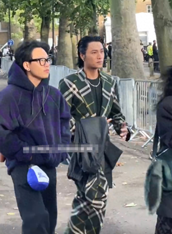 陈坤带儿子参加时装周,父子同框像兄弟,陈坤脸僵疑医美打针