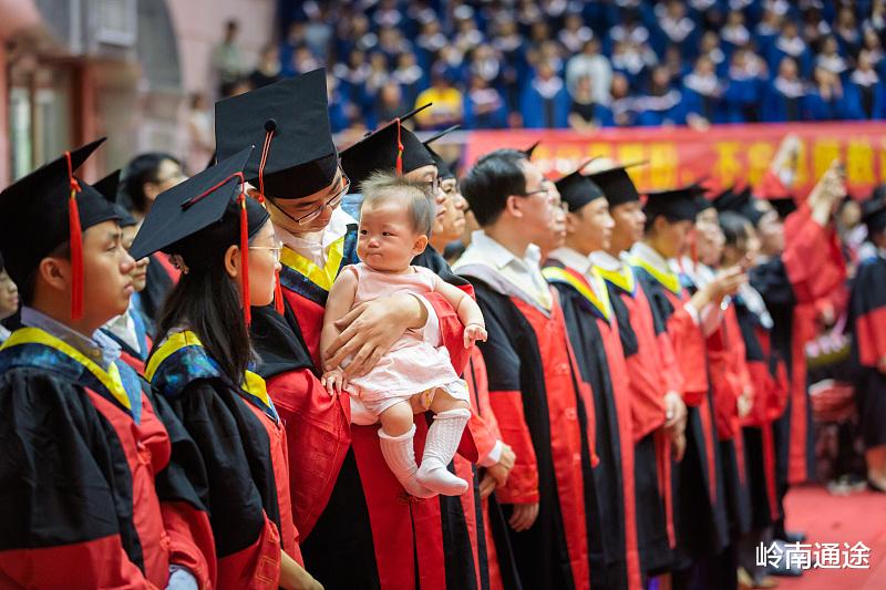 人际关系|初入职场个人技能提升重要,还是跟上级搞好关系重要?都很重要