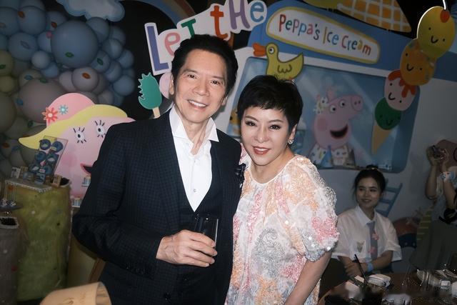 郭碧婷|儿女双全!向佐晒二胎儿子周岁宴现场照,笑着搂39岁郭碧婷秀恩爱,曝光儿子叫“向笙”:有家人就有一切