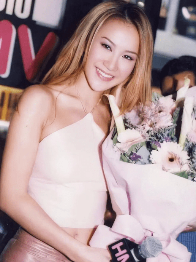 李玟十亿遗产曝光：香港美国两处豪宅，仅有一辆豪车，其余是存款