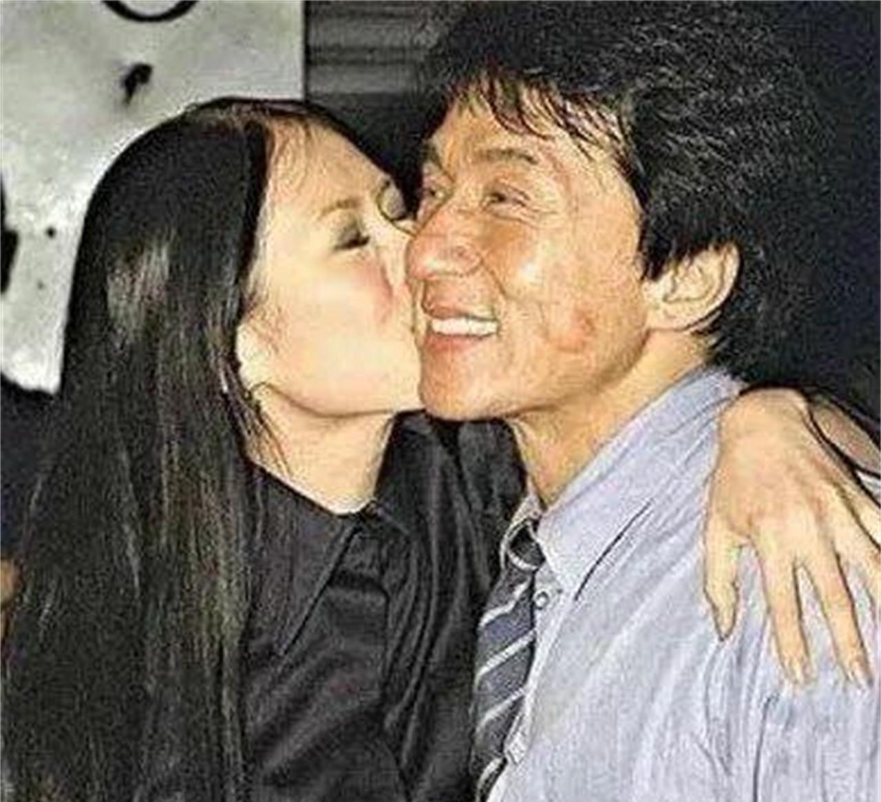 章子怡|章子怡有钱想删也删不掉的旧照,亲得成龙好开心