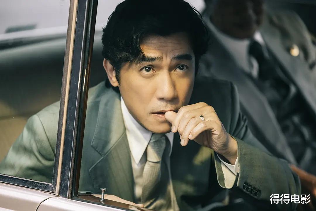 看完《金手指》我大失所望,以为来个猛的,没想到拉坨大的