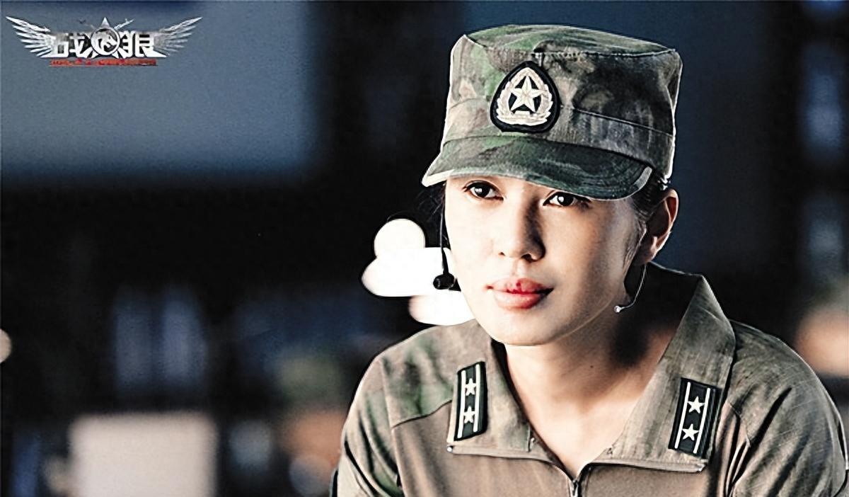 她曾把黄渤吻到害羞，又与导演同居12年遭抛弃，今47岁身价高达40亿