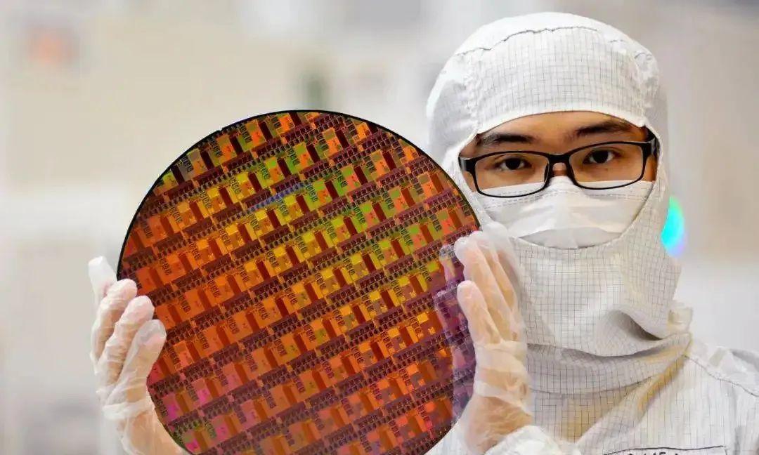 芯片设计|国产芯片传来打破20年历史的好消息，央媒：放弃一切幻想