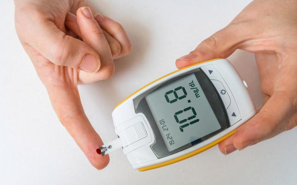 提醒糖尿病人：6个坏习惯，或会招来并发症，中招的糖友请尽早改