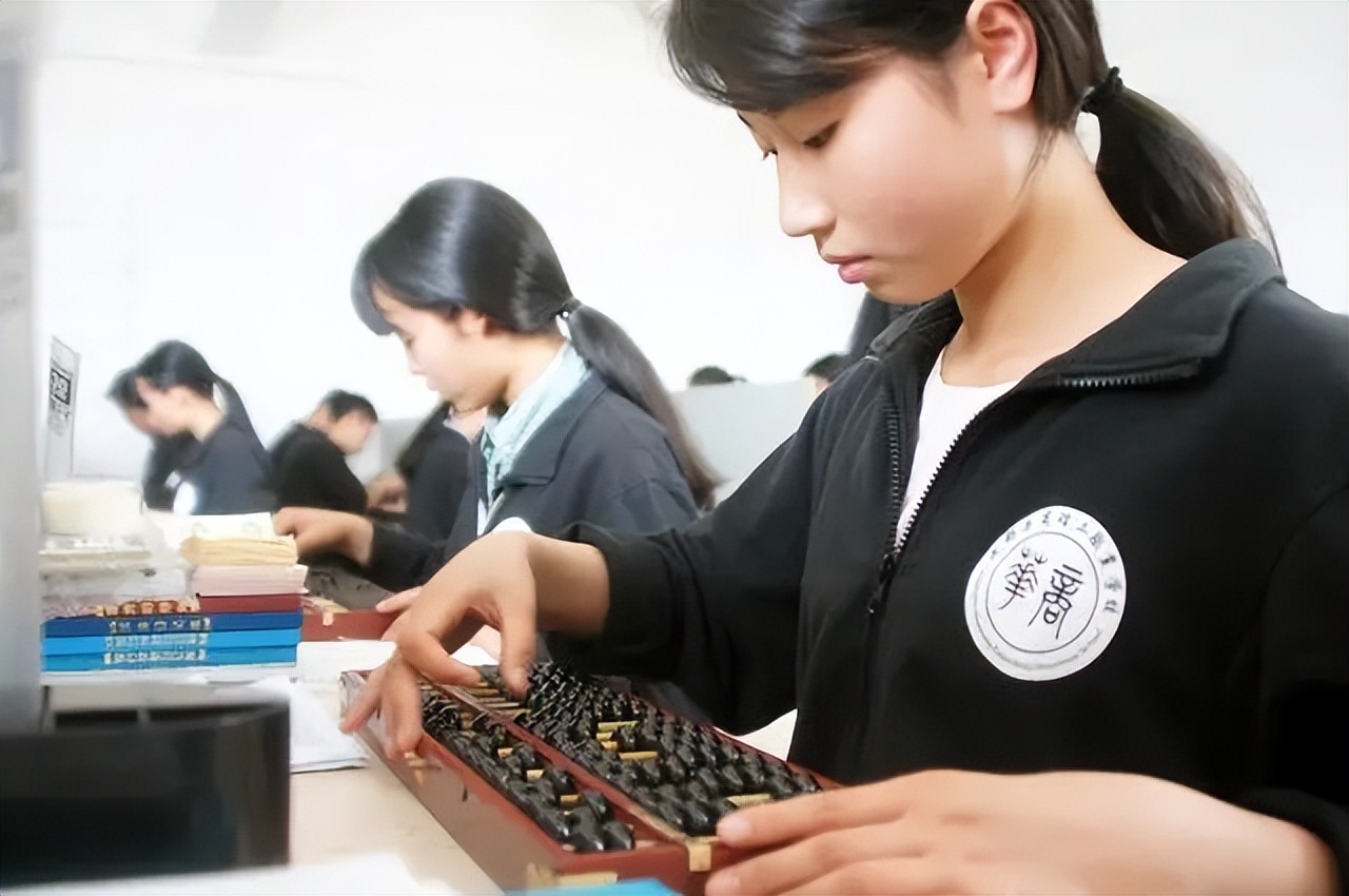 求职|已经烂大街的专业,在家长眼中则是“高大上”专业,实际就业困难