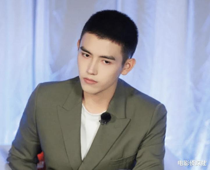 陈飞宇|陈飞宇粉丝脱粉回踩!再曝4个大瓜,还晒出陈飞宇大量无精修生图!