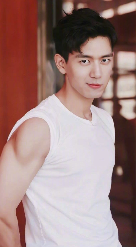 “内娱女海王”官宣新男友:8块腹肌、渣得又苏又帅,太欲了!