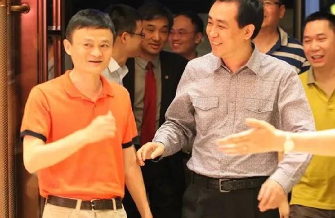 许家印被抓近半月,他的爱人丁玉梅和两位许公子却销声匿迹了?至今都无动于衷!