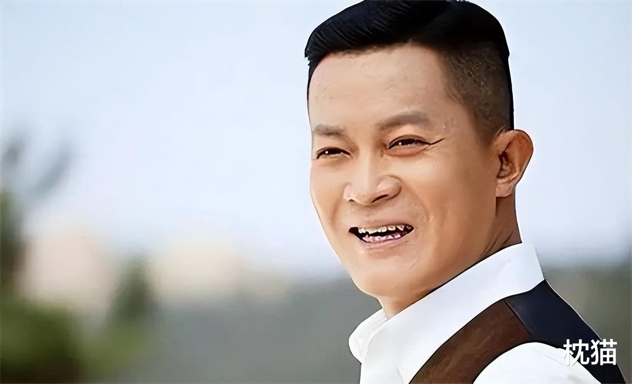 演员杨志刚:面瘫还结巴,却被三哥“强捧”,大姑其实是他亲妈