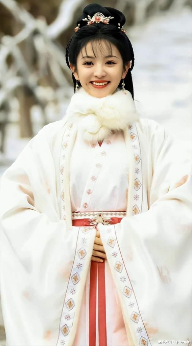 发型 有种整容叫女星换发型,杨颖短发撞脸王子文,陈都灵烫发犹如换头