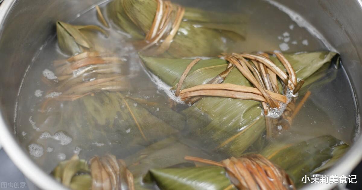 |煮粽子，用凉水还是热水？老奶奶：区别大，用错水粽子夹生还漏米