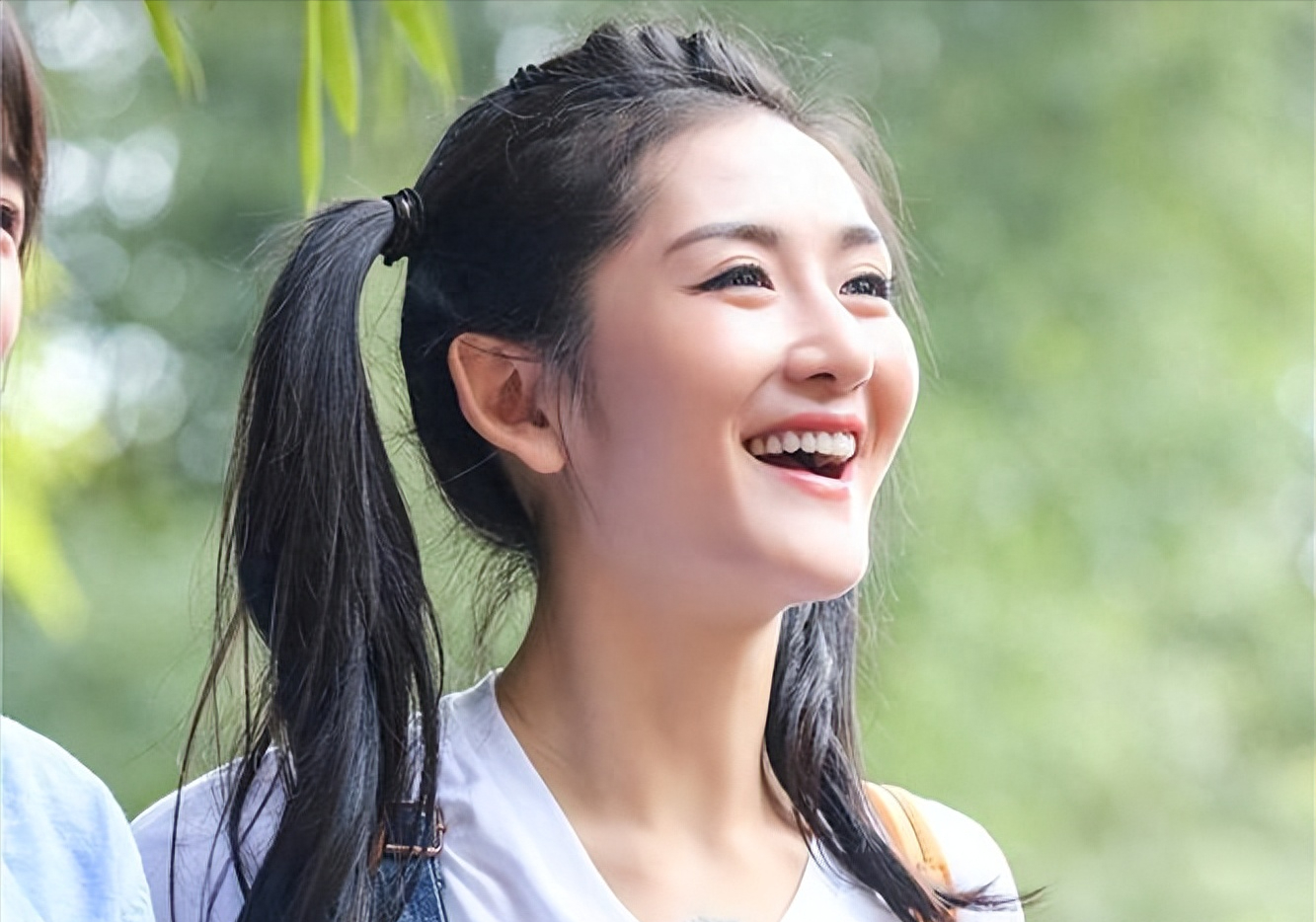 到底是谁在喜欢她?多次被抵制又复出,背后“靠山”逐渐浮出水面