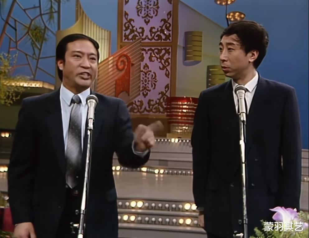 牛群|骂国足还得看春晚，30年经典又狠又辣，冯巩牛群才是讽刺界天花板