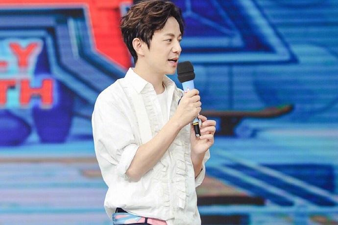 何炅|从主持界一哥到人走茶凉，何炅为何会落得这般田地？