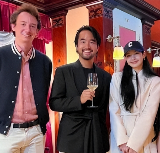 曝Lisa疯马秀彩排视频疑流出,通体雪白一马平川,疑已签美国公司