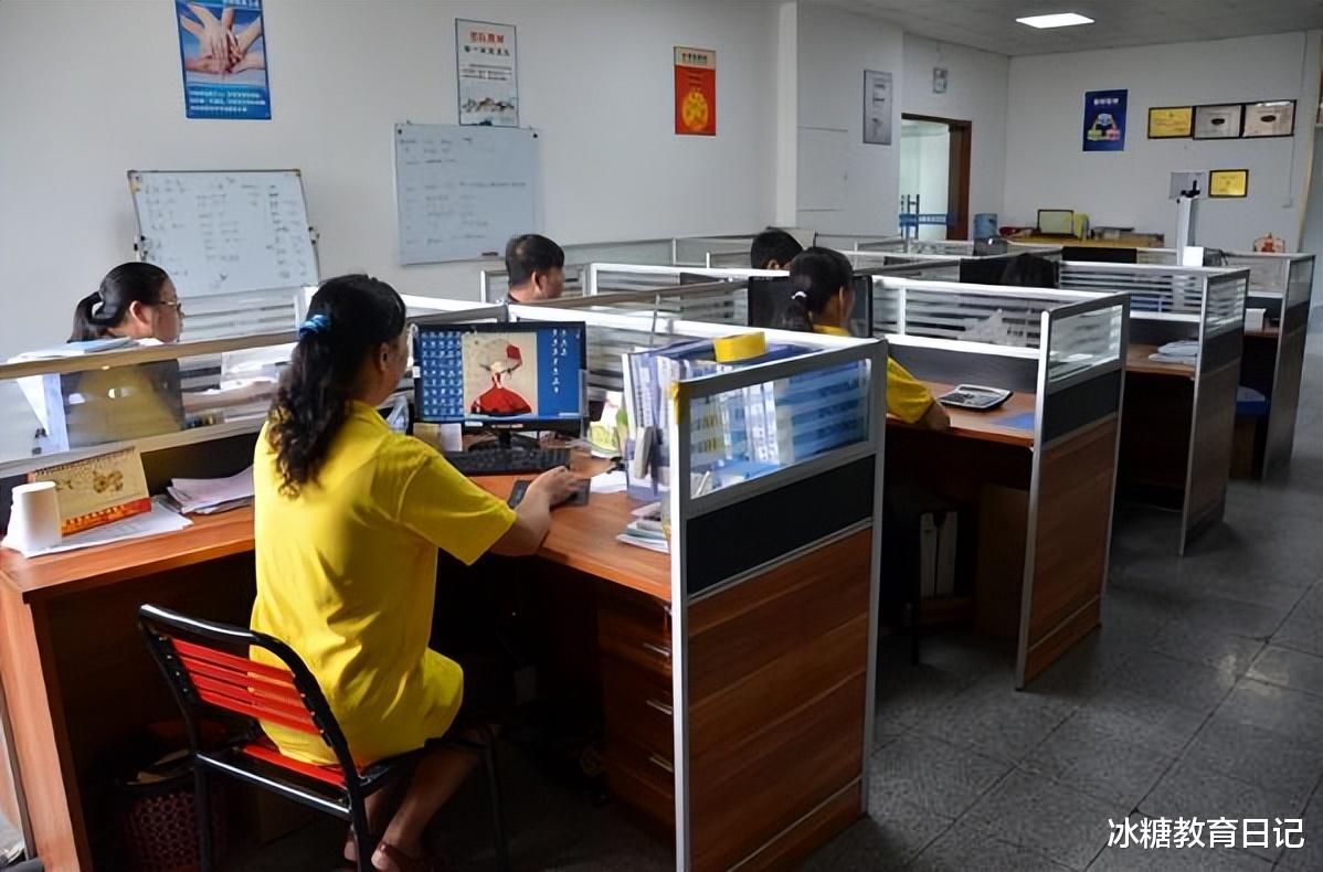 跳槽|95后女生升职被同事造黄谣,陷入抑郁后裸辞,细节曝光现实又扎心