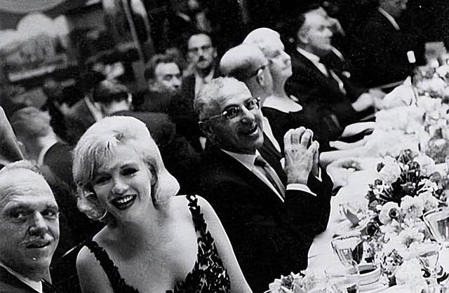 |赫鲁晓夫点名要见玛丽莲梦露,事前梦露交代:我要穿最紧身的礼服