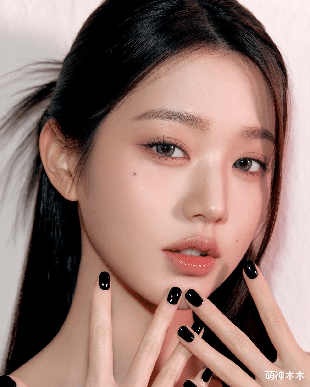 赵露思近照引发围观，嘴唇怪异妆容油腻，网友吐槽医美恢复期