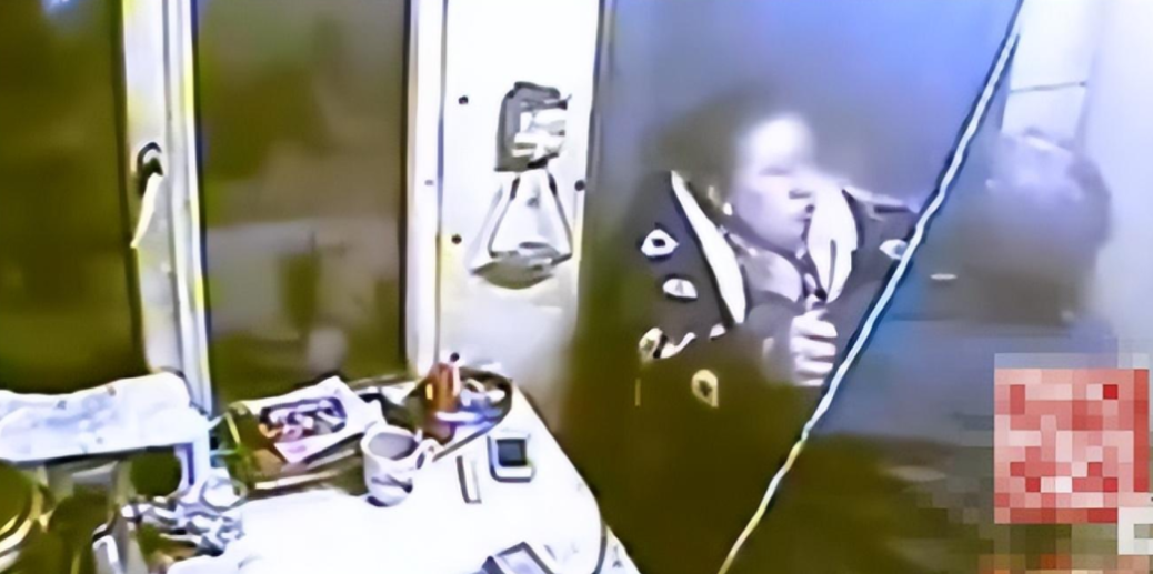 200斤女胖子欲强行发生关系，60岁大爷哭诉：我实在反抗不动！