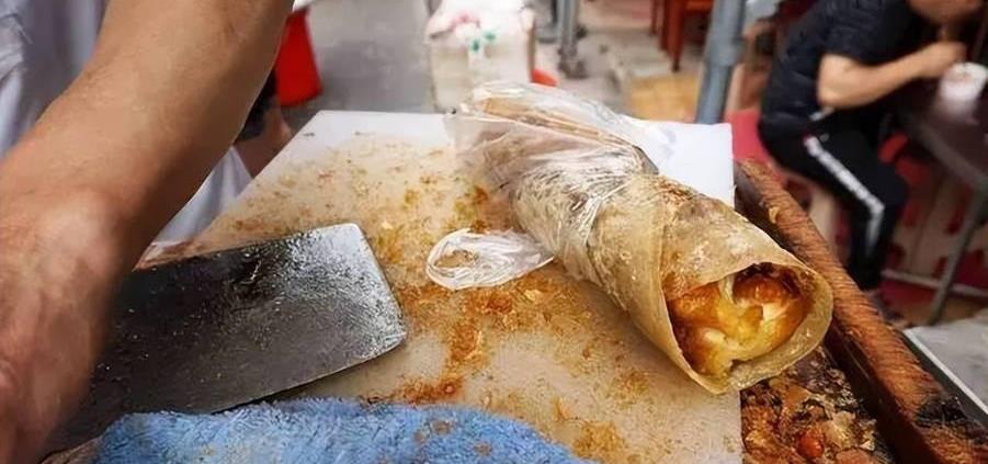 小吃|路边摊都往碗里套塑料袋,高温热汤直接倒在里面,不会有毒吗?