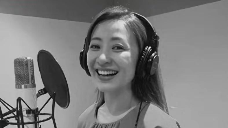 37岁女星庄群施，因脑溢血猝死于拍摄现场，好友曝出其近照