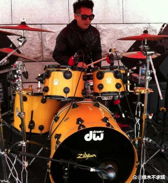 又被威胁？海鸣威吐槽那英那辛后删文，发文“和谐社会”引质疑！