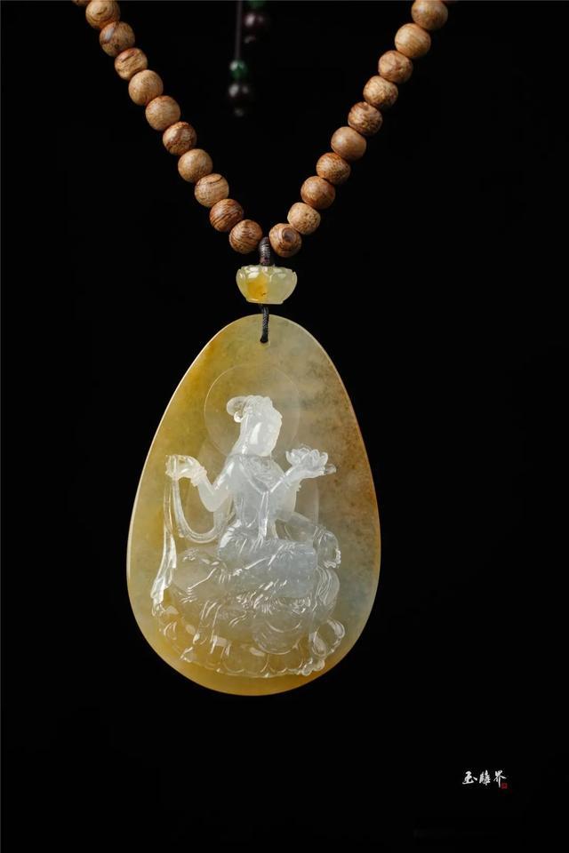 翡翠|翡翠狂想曲:内行看种,外行看色,还有谁在看大小?